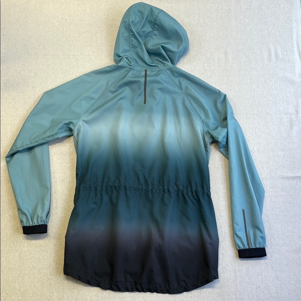 New Balance Women's Teal to Black Ombre Hooded Windbreaker Jacket - Picture 7 of 9